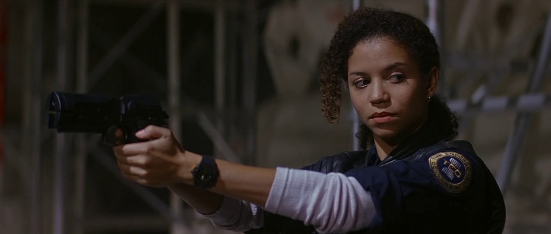 Sarah Fielding (Gloria Reuben) draws her handgun.